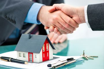 Sie möchten eine Eigentumswohnung oder ein Einfamilienhaus kaufen oder verkaufen? Wir vermitteln zwischen Verkäufer und Käufer, beraten Sie bei Gutachten und der Vertragsgestaltung. IBG Immobilien-Büro